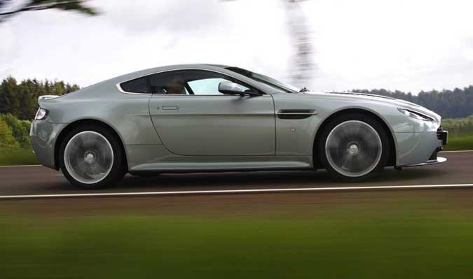 aston martin v12 vantage 2010