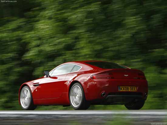 astor martin v8 vantage 2010