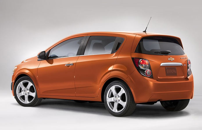 chevrolet sonic traseira