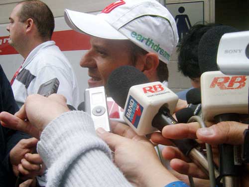 rubens barrichello em entrevista em interlagos