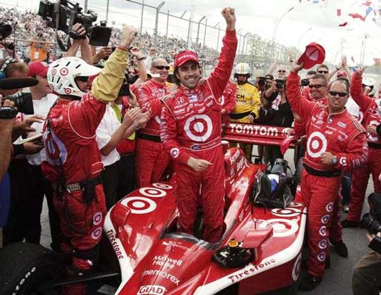 dario franchitti comemora vitoria com a equipe