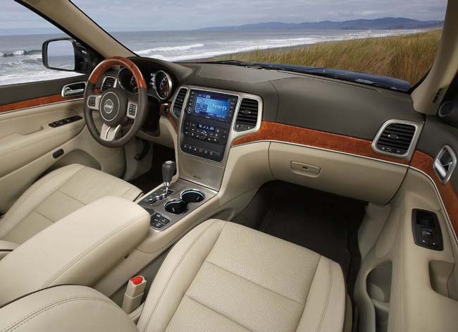 interior novo grand cherokee 2011