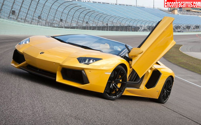 lamborghini aventador roadster