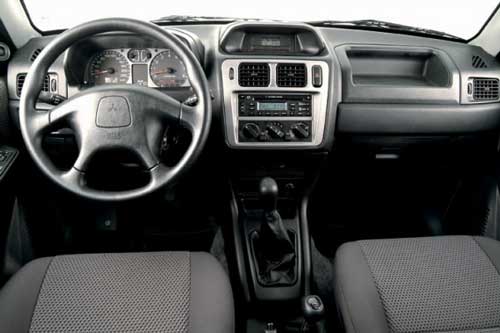 pajero tr4 interior