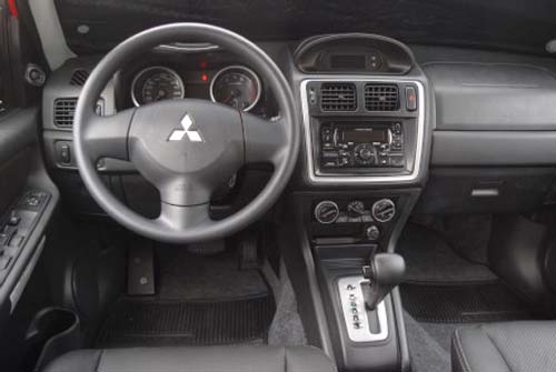 interior pajero tr4 2010