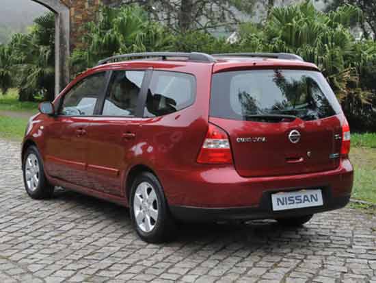 nissan grand livina 2010