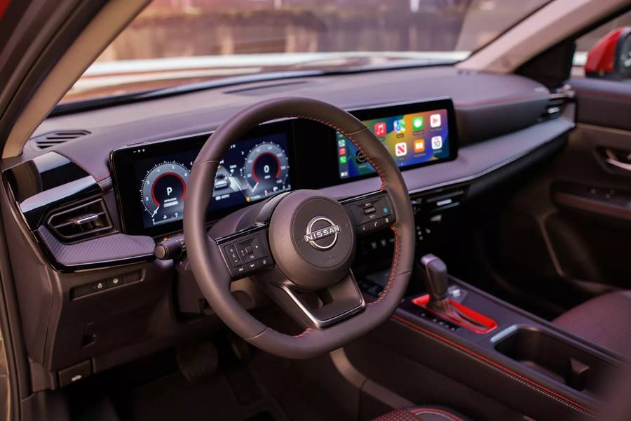 nissan kicks sr 2025 interior