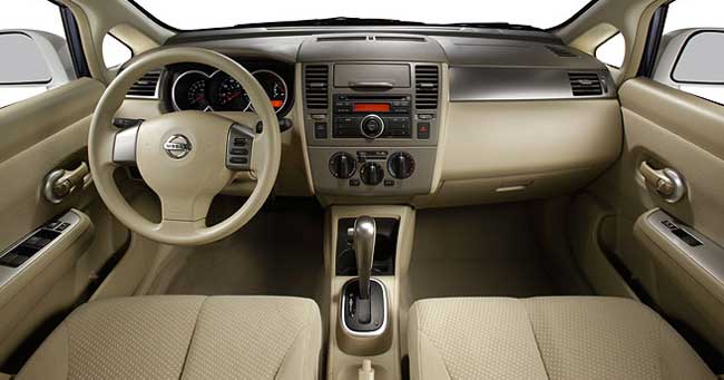 interior nissan tiida sedan