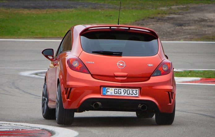 opel corsa opc nurburgring edition traseira