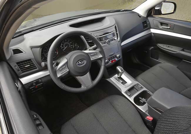 interior subaru legacy 2010