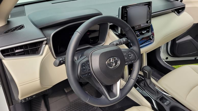 corolla cross 2023 interior painel