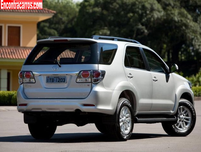 nova hillux sw4 2013/toyota sw4 2013