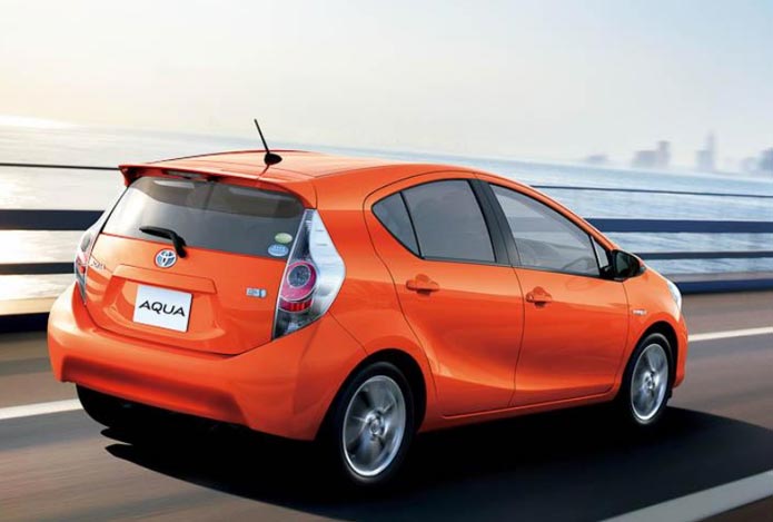 toyota aqua / prius c