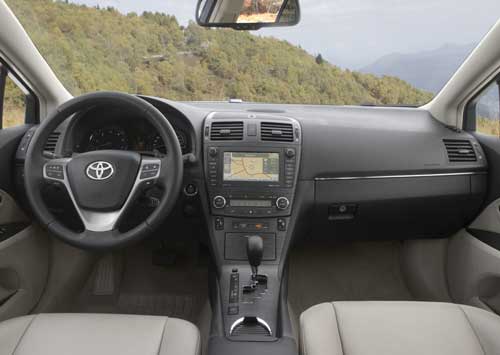 interior toyota avensis 2009