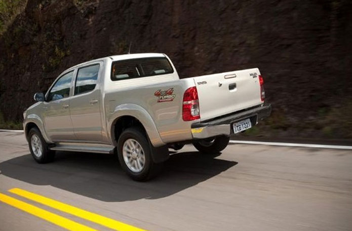 nova toyota hilux 2012 traseira