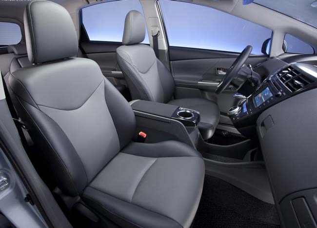 interior toyota prius v 2011