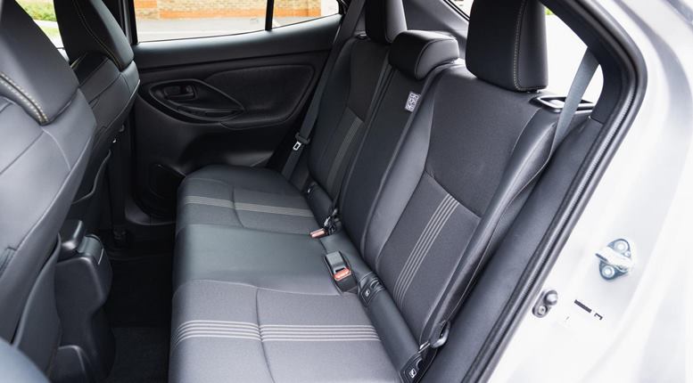 toyota yaris cross 2023 interior banco traseiro