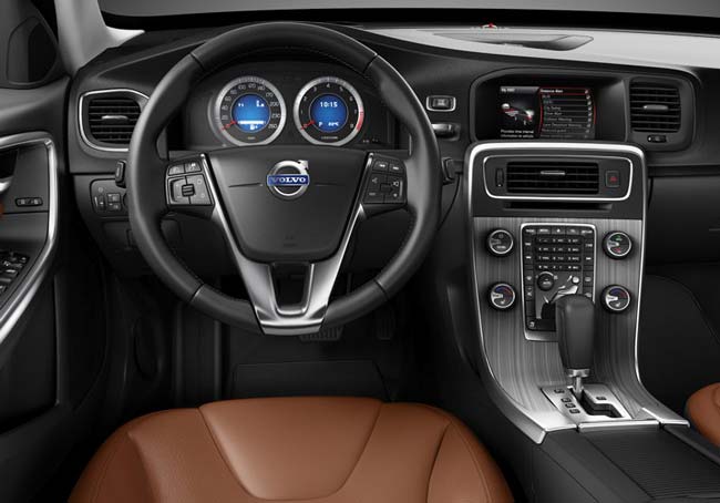 interior painel volvo v60 2011