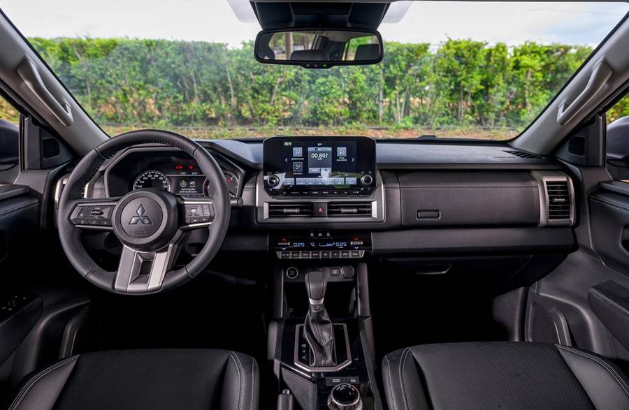 Nova Mitsubishi L200 2026 interior