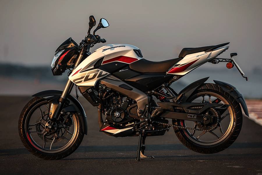 bajaj dominar 200