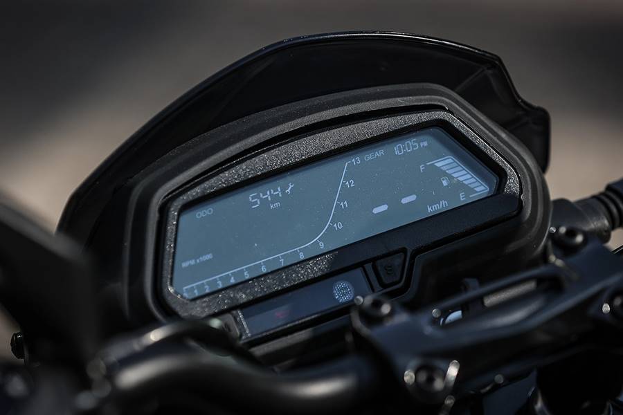 bajaj dominar 250 painel