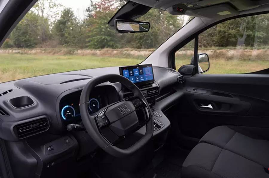 interior fiat doblo 2025