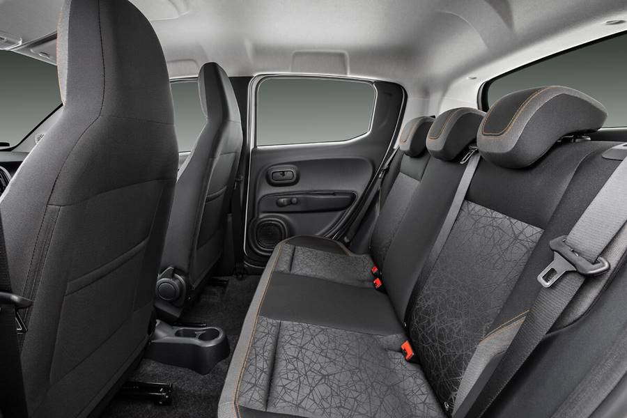 fiat mobi trekking 2025 interior banco traseiro