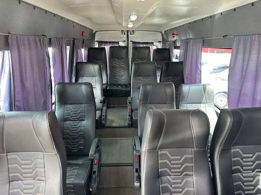 iveco daily minibus turismo interior