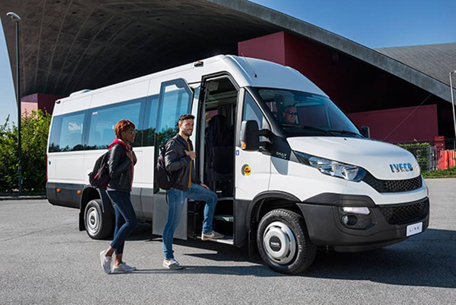 iveco daily minibus fretamento