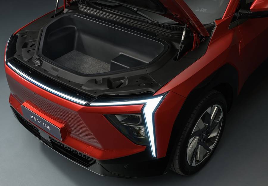 mahindra xev 9e trunk 