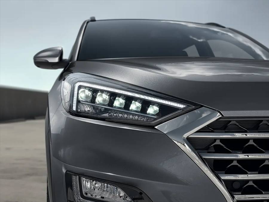 hyundai tucson 2025 brasil detalhe farol LED