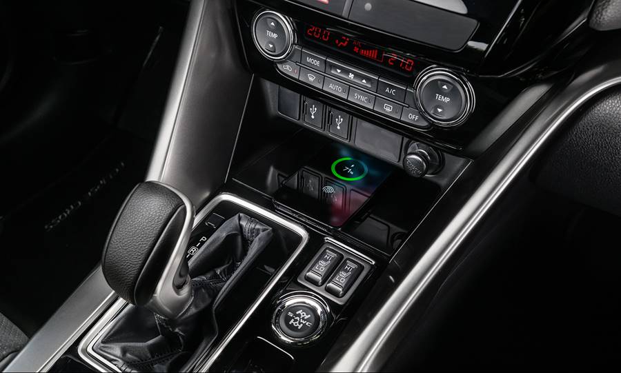 Mitsubishi Eclipse Cross 2026 detalhe alavanca de câmbio e console