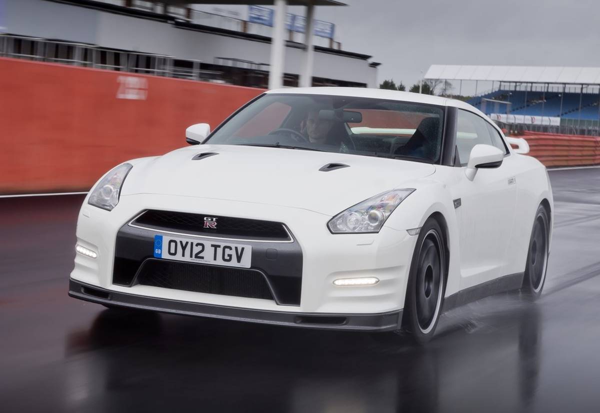 nissan gt-r 2014