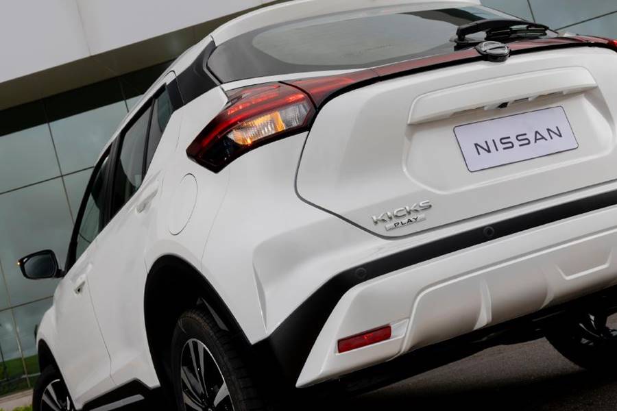 nissan kicks play traseira