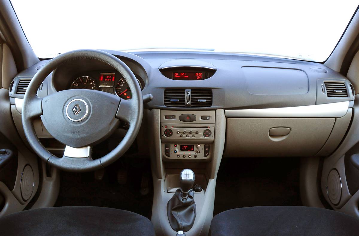 renault symbol interior painel